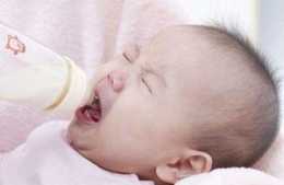 寶寶嗆奶緊急情況急救方法，新手父母必學技能！