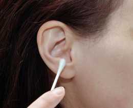 挖耳一時爽，耳道很受傷！專家說這三種情況下才需要處理耳屎