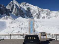 8844米的珠峰早就被征服，僅5596米玉龍雪山，至今卻無人登頂