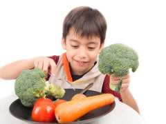 8歲男童很少吃肉，卻積食嚴重，醫生提醒：想要脾胃好，儘量遠離3種素食