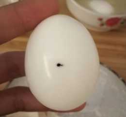 水煮蛋剝開后里面自帶一個“小黑點”，這到底能不能吃？