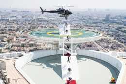 騎車從直升機跳到阿拉伯塔，這旅遊局拍的片有點上頭